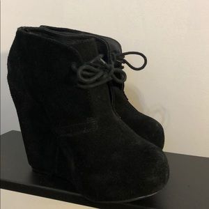 Steve Madden black Suede booties